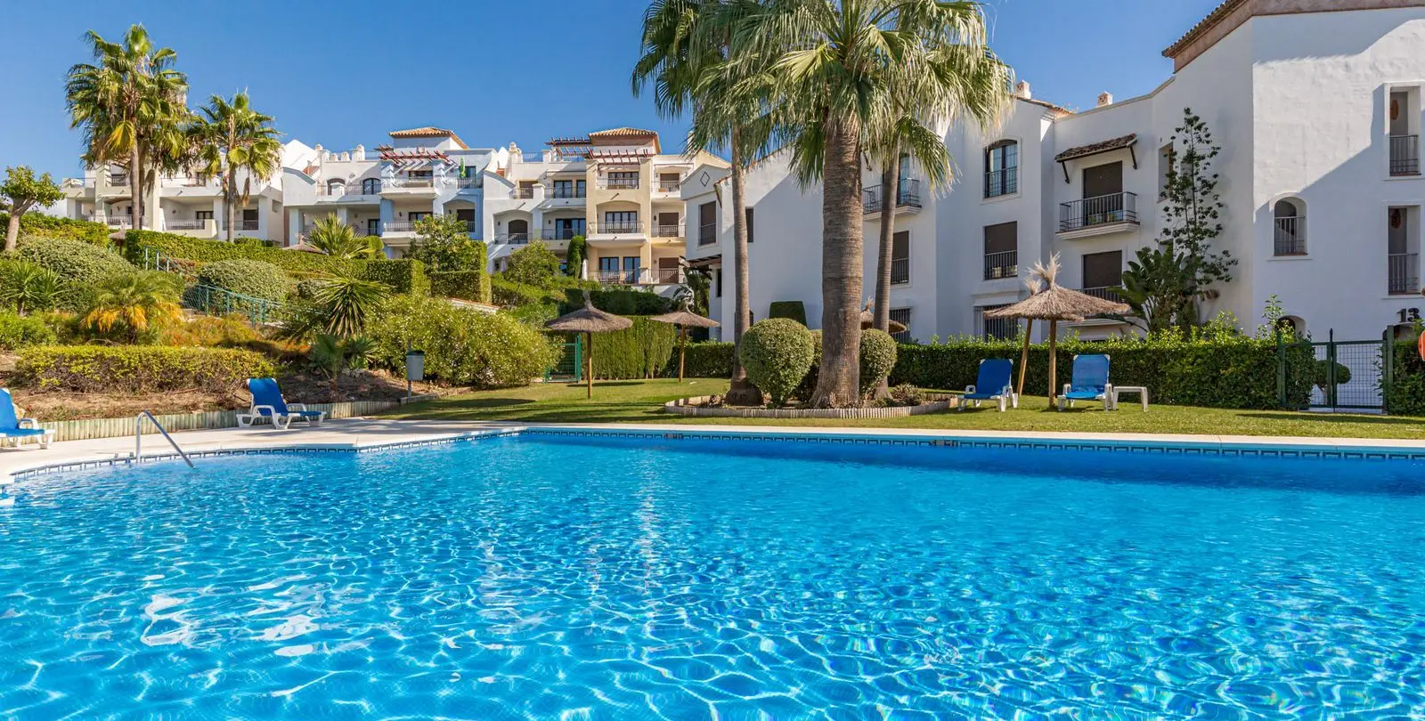 Продажа апартаментов на среднем этаже в Los Arqueros 13