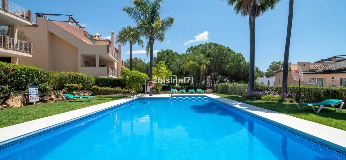 Venta de apartamento en planta media en Nueva Andalucía 0