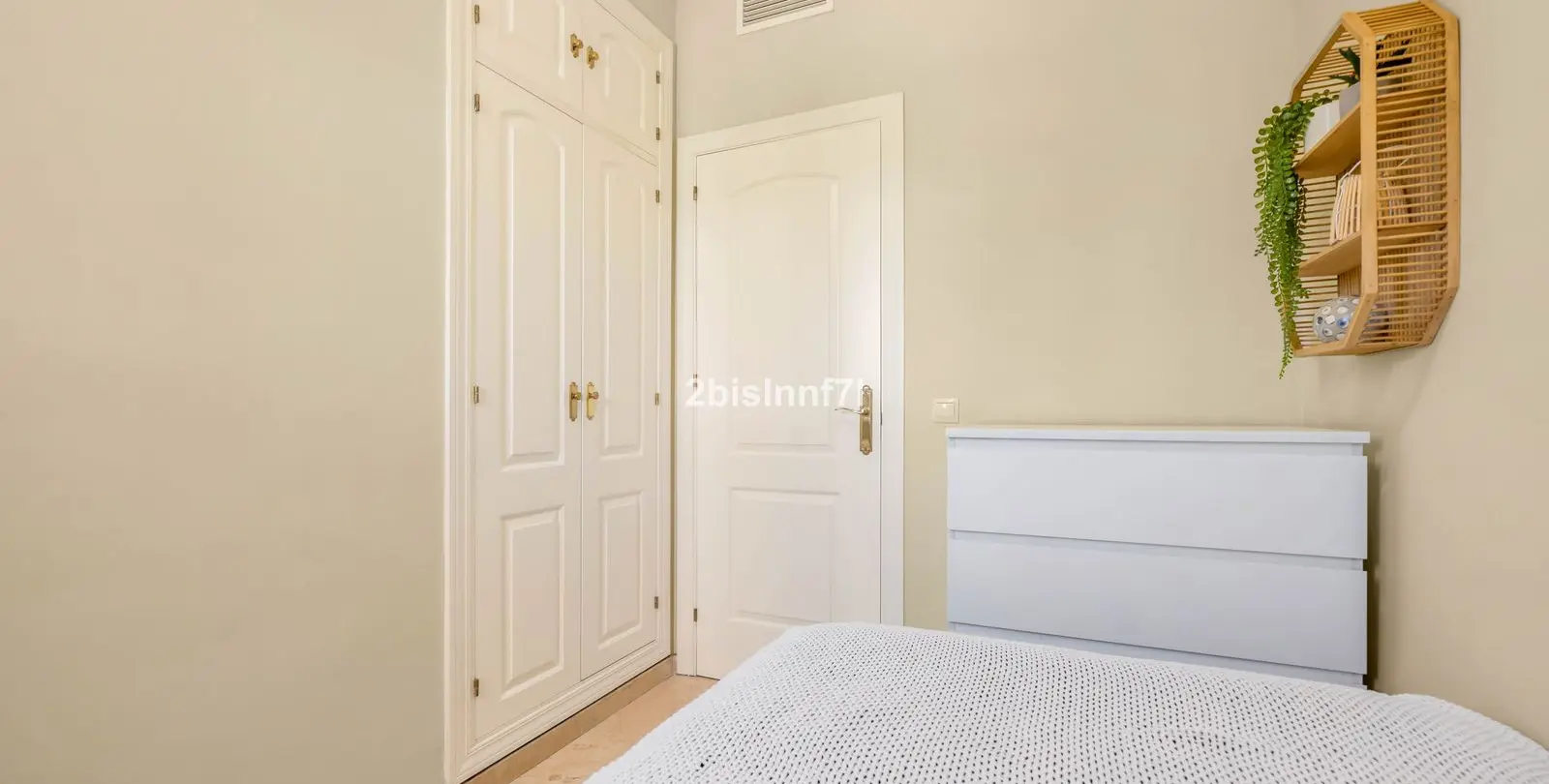 Sale of middle floor apartment in Nueva Andalucía 20