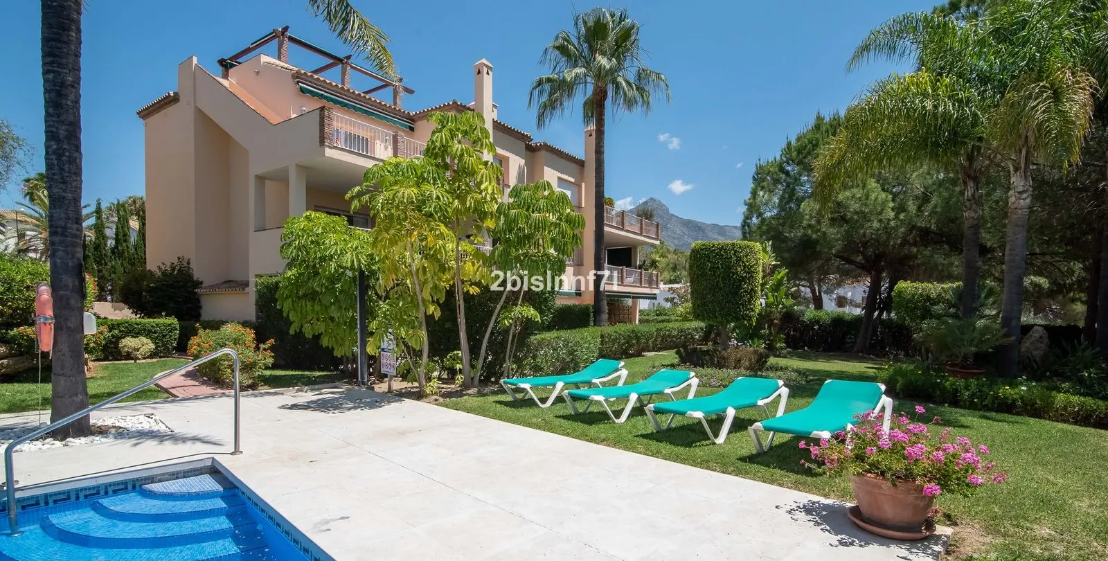 Sale of middle floor apartment in Nueva Andalucía 27