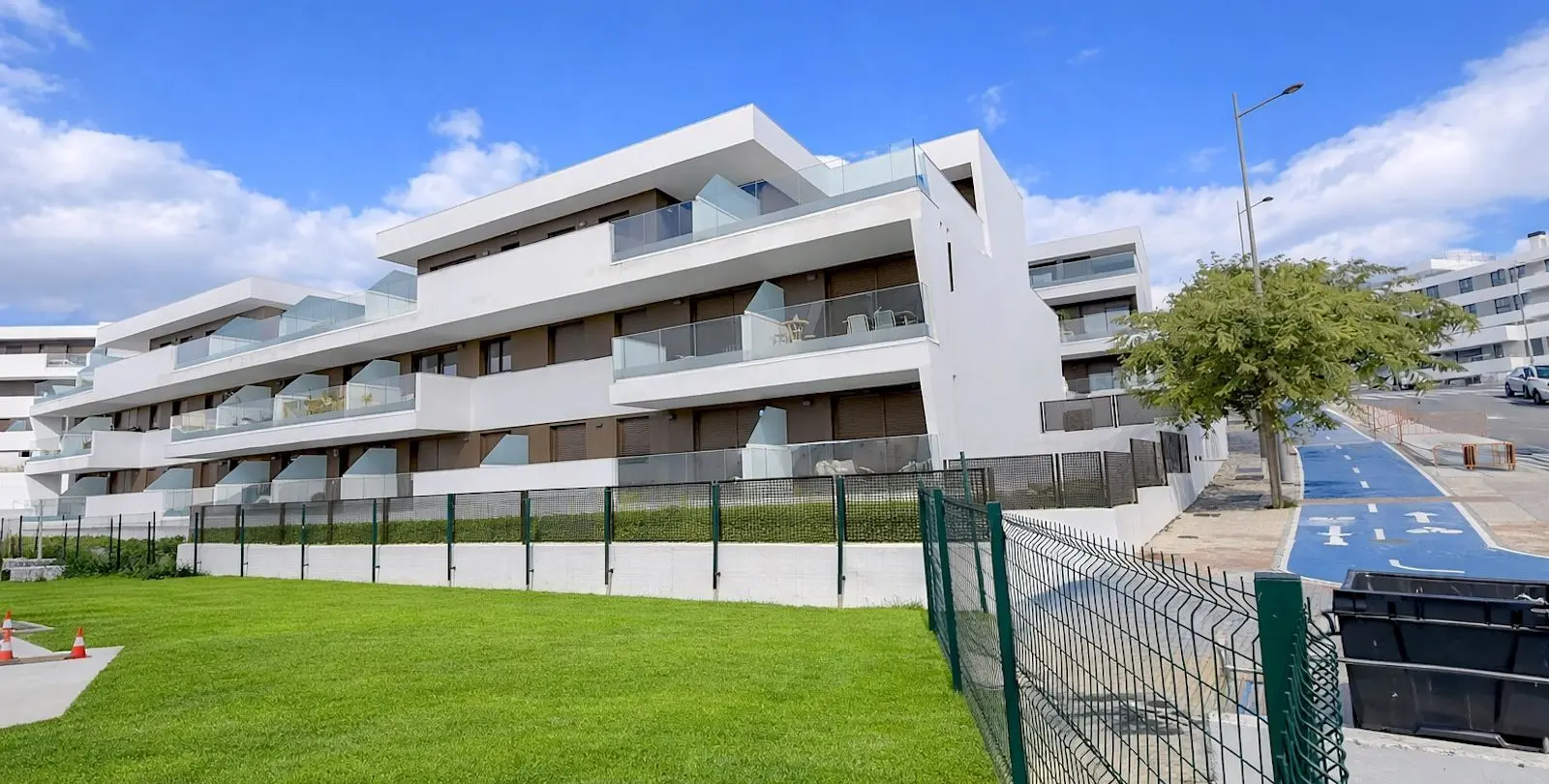 Venta de apartamento en planta media en Estepona 1