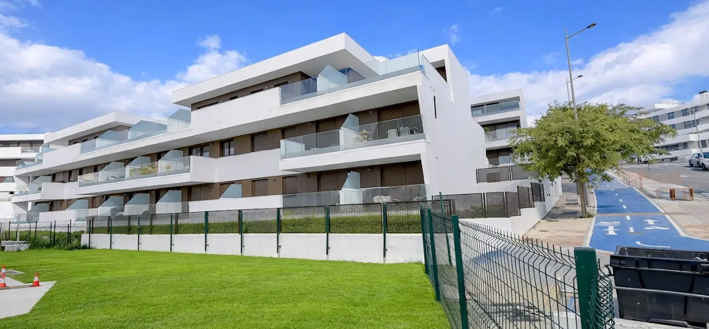 Venta de apartamento en planta media en Estepona 0