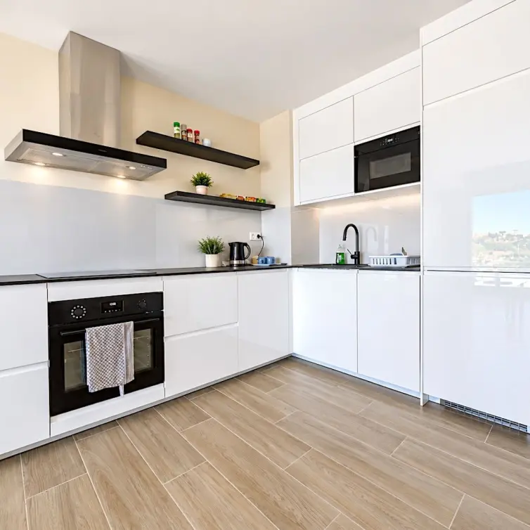 Venta de apartamento en planta media en Estepona