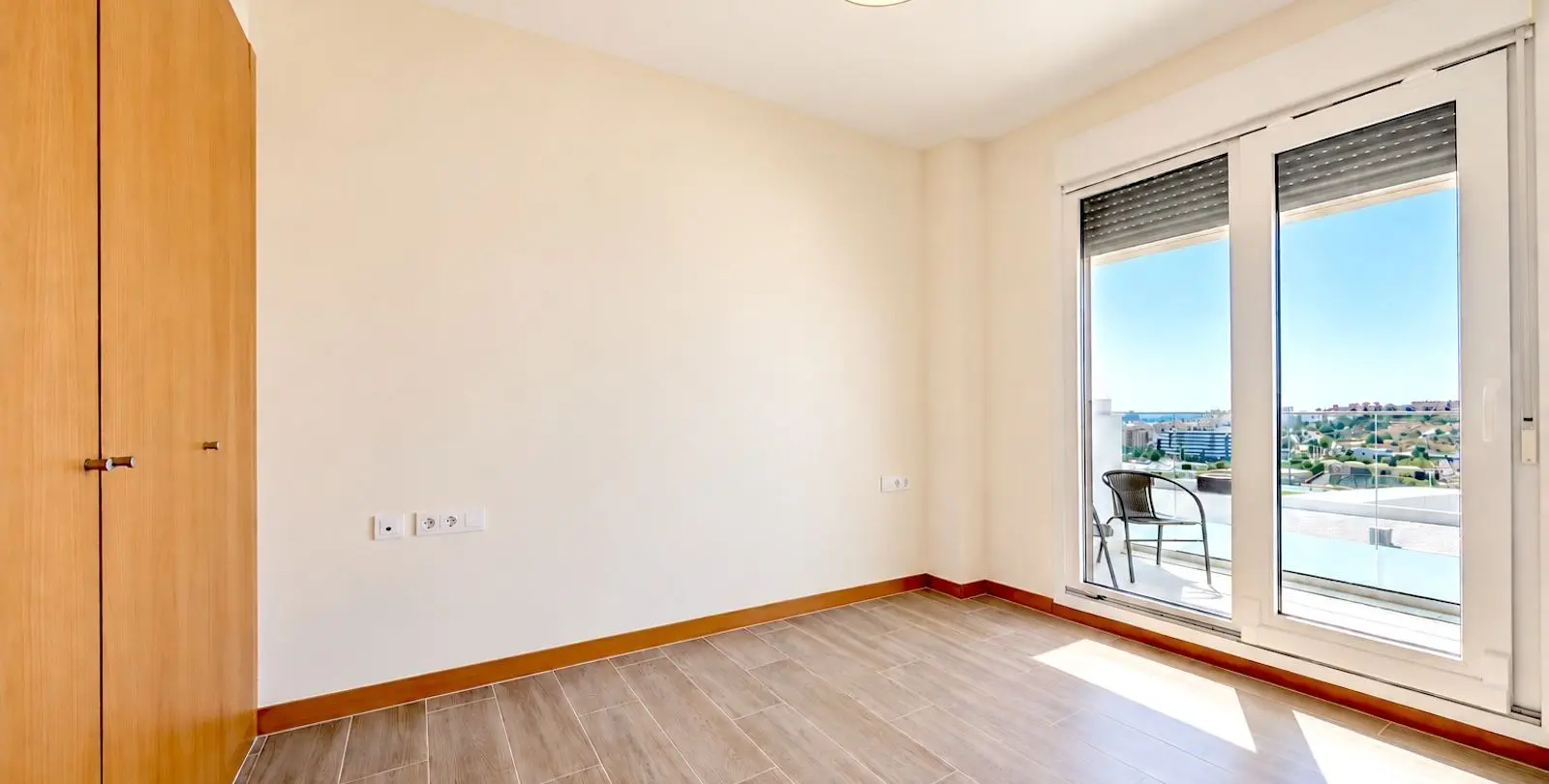 Venta de apartamento en planta media en Estepona 8