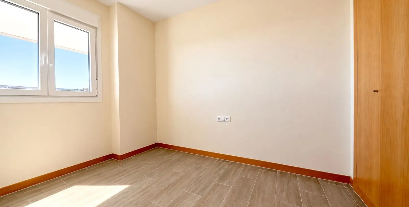 Venta de apartamento en planta media en Estepona 11