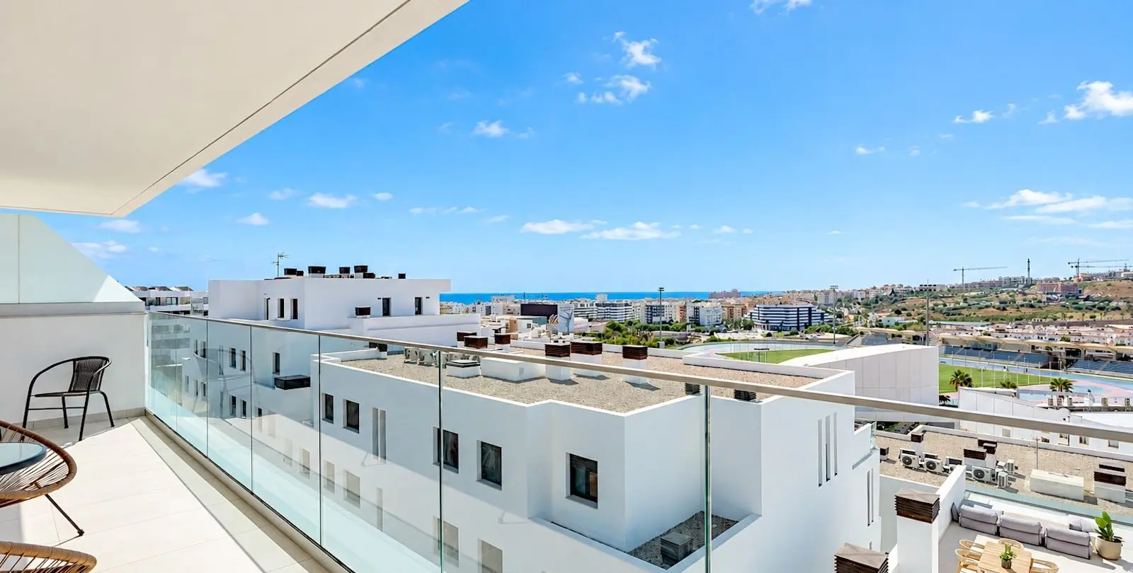 Venta de apartamento en planta media en Estepona 15