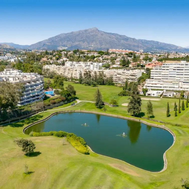 Продажа апартаментов на среднем этаже в San Pedro de Alcántara