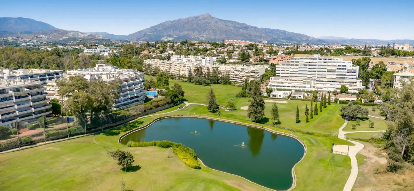 Venta de apartamento en planta media en San Pedro de Alcántara 0