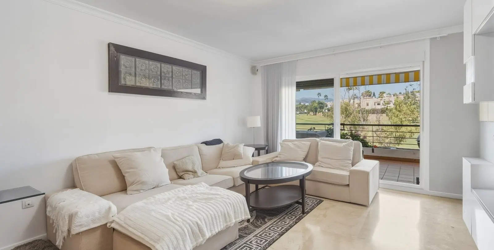 Venta de apartamento en planta media en San Pedro de Alcántara 2
