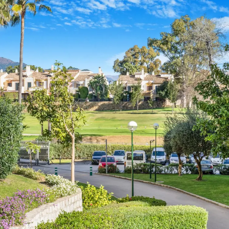 Продажа апартаментов на среднем этаже в San Pedro de Alcántara