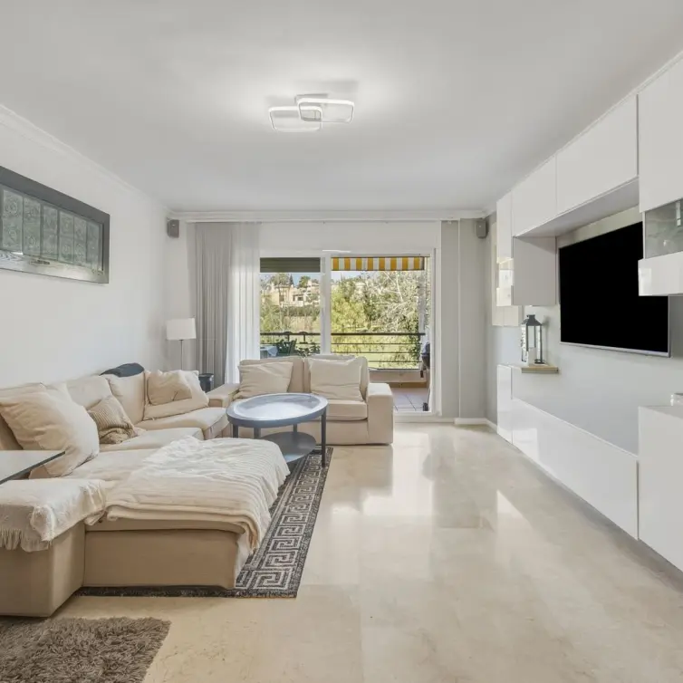 Продажа апартаментов на среднем этаже в San Pedro de Alcántara