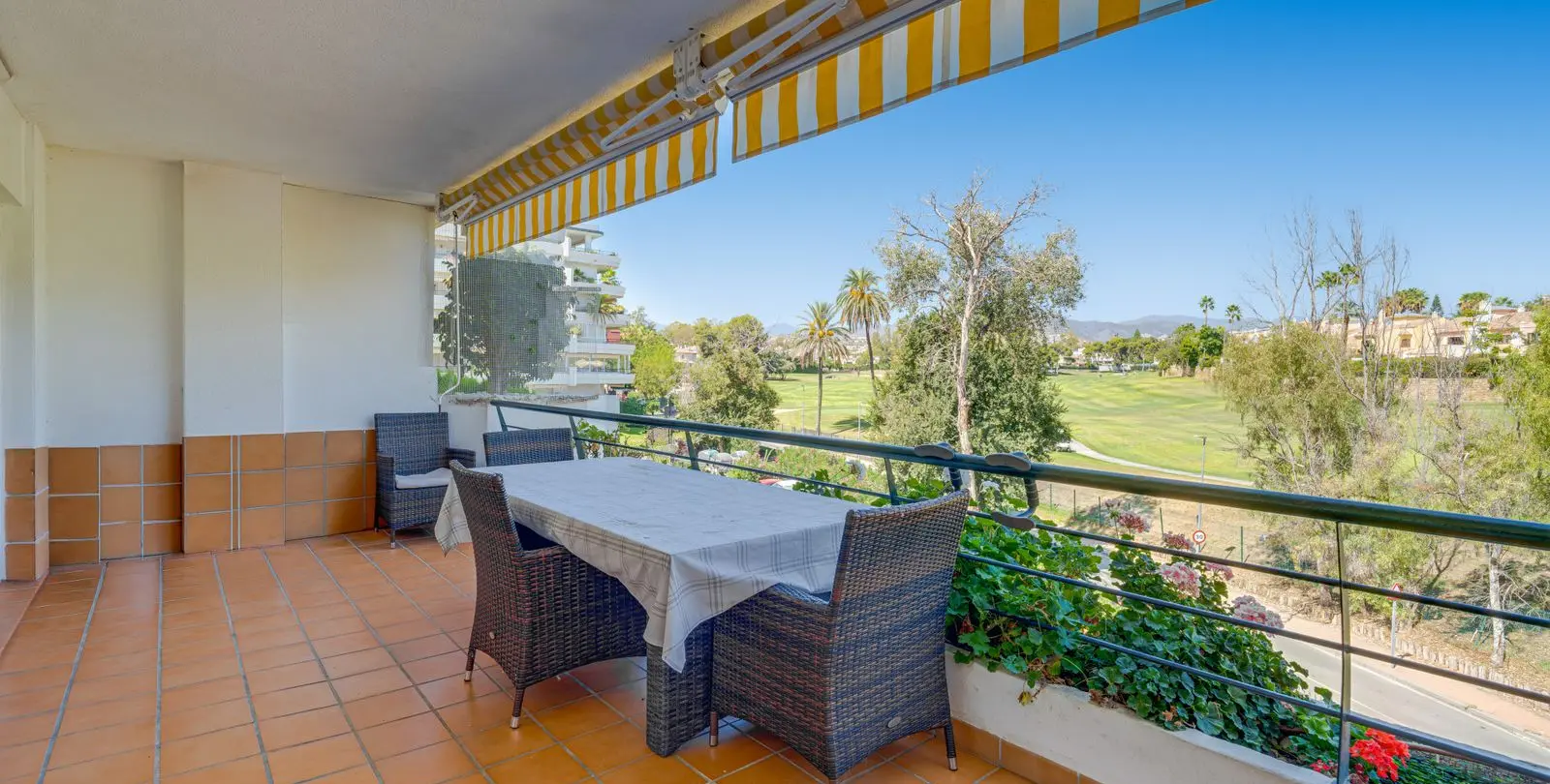 Venta de apartamento en planta media en San Pedro de Alcántara 8
