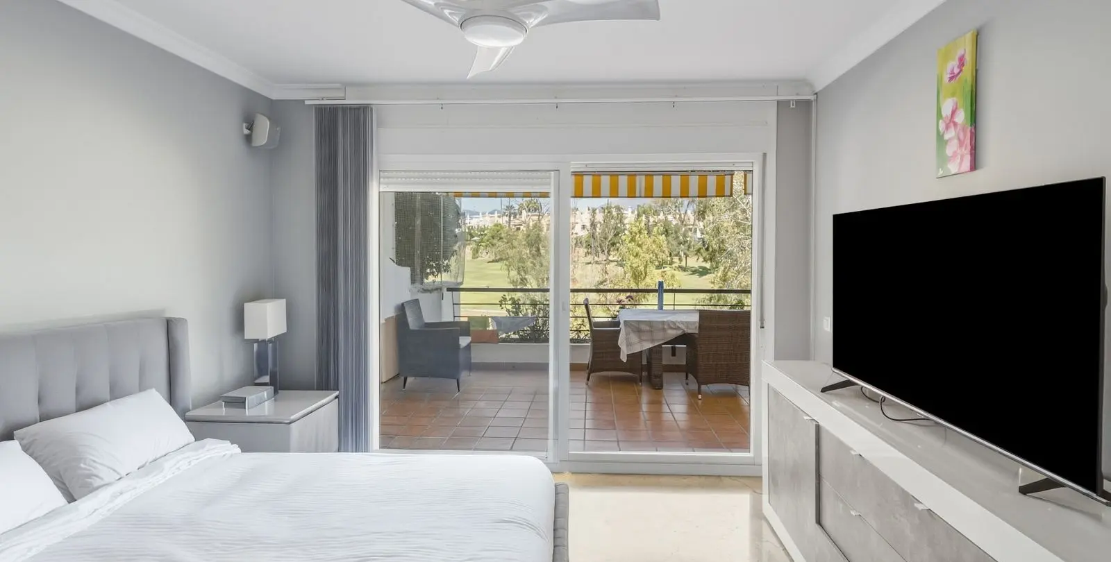 Venta de apartamento en planta media en San Pedro de Alcántara 10