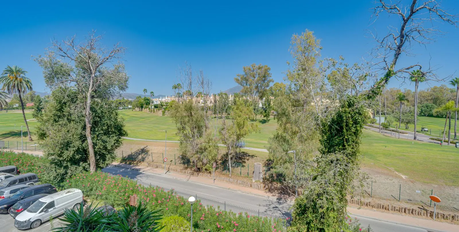 Venta de apartamento en planta media en San Pedro de Alcántara 11