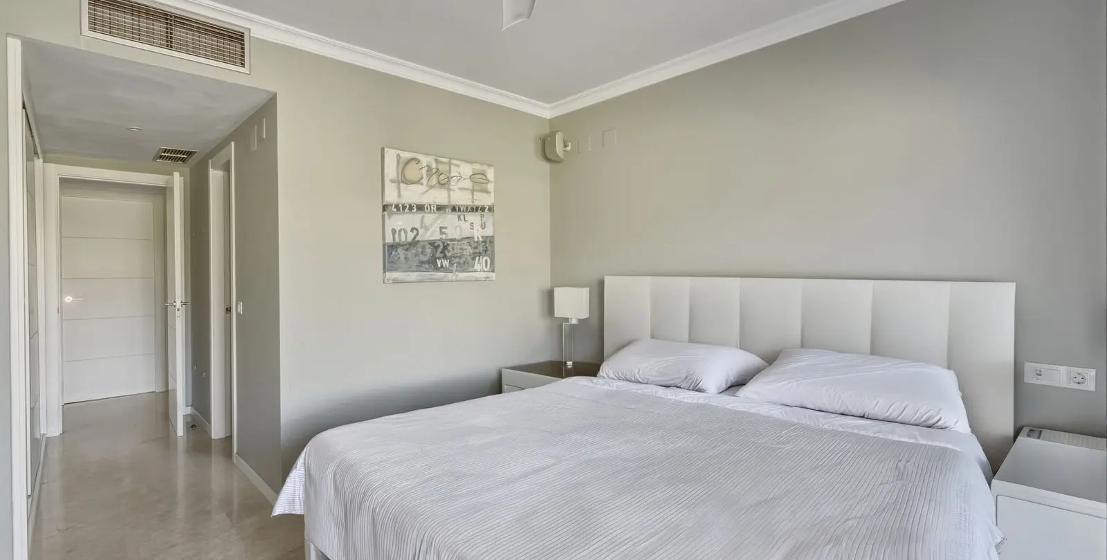 Venta de apartamento en planta media en San Pedro de Alcántara 12