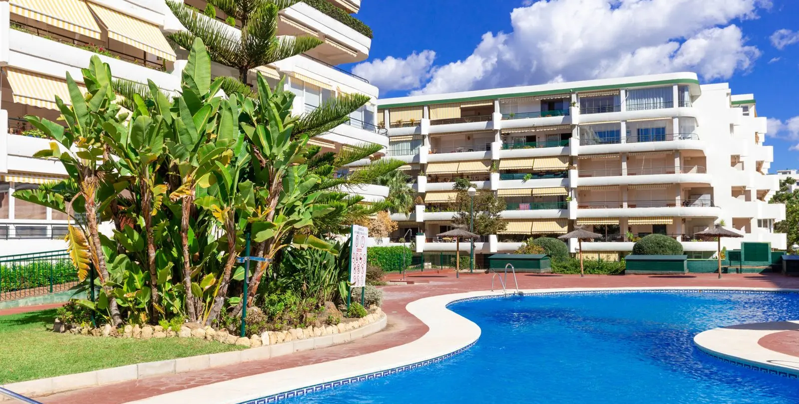 Venta de apartamento en planta media en San Pedro de Alcántara 16