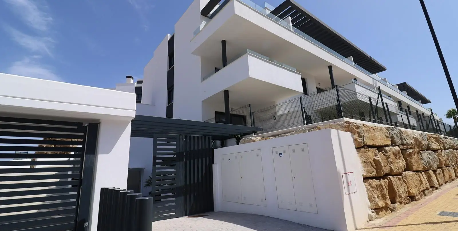 Sale of penthouse in El Chaparral 3