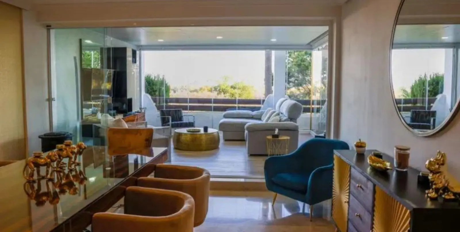 Venta de apartamento en planta media en Selwo 1