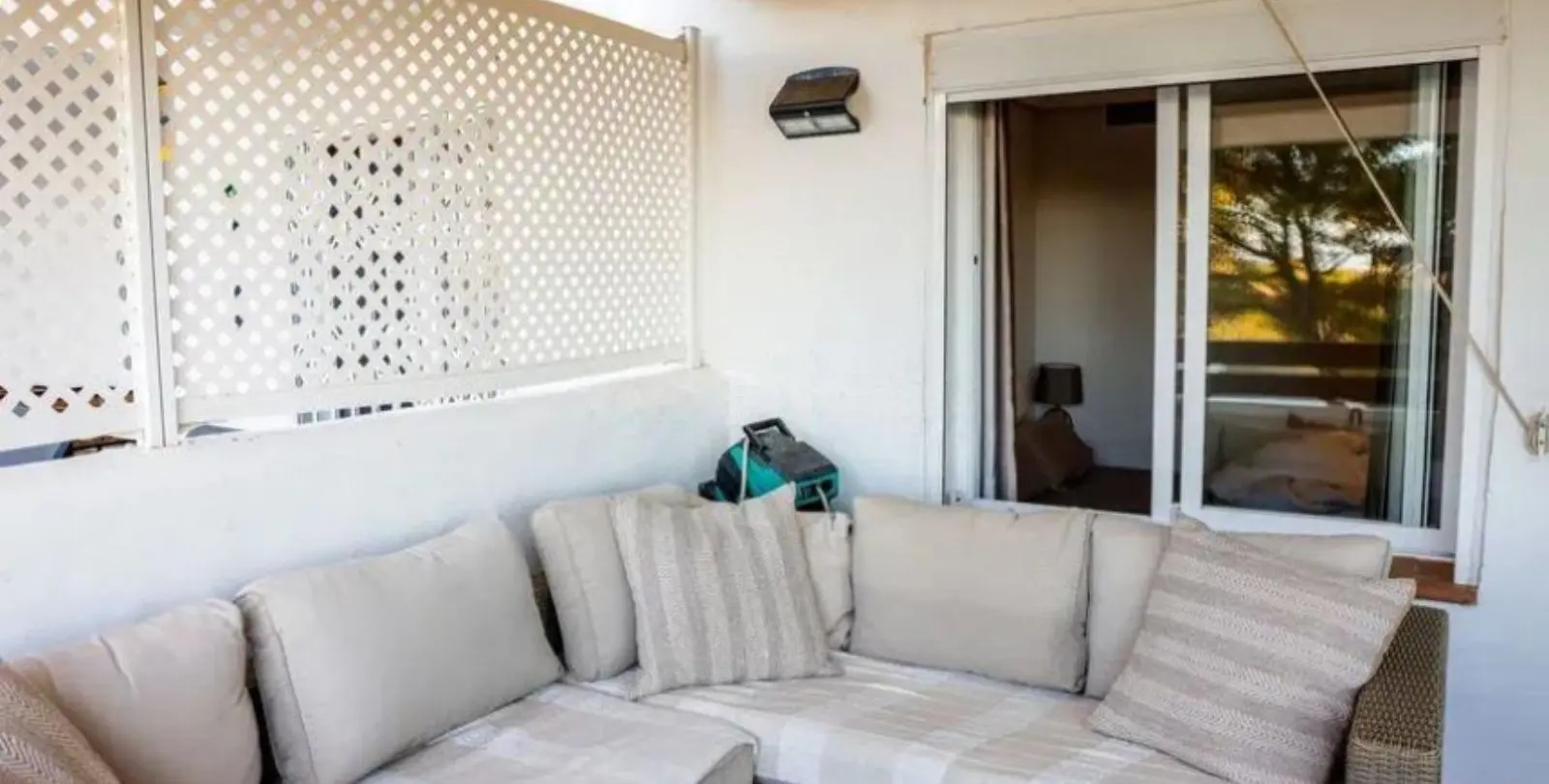 Venta de apartamento en planta media en Selwo 2