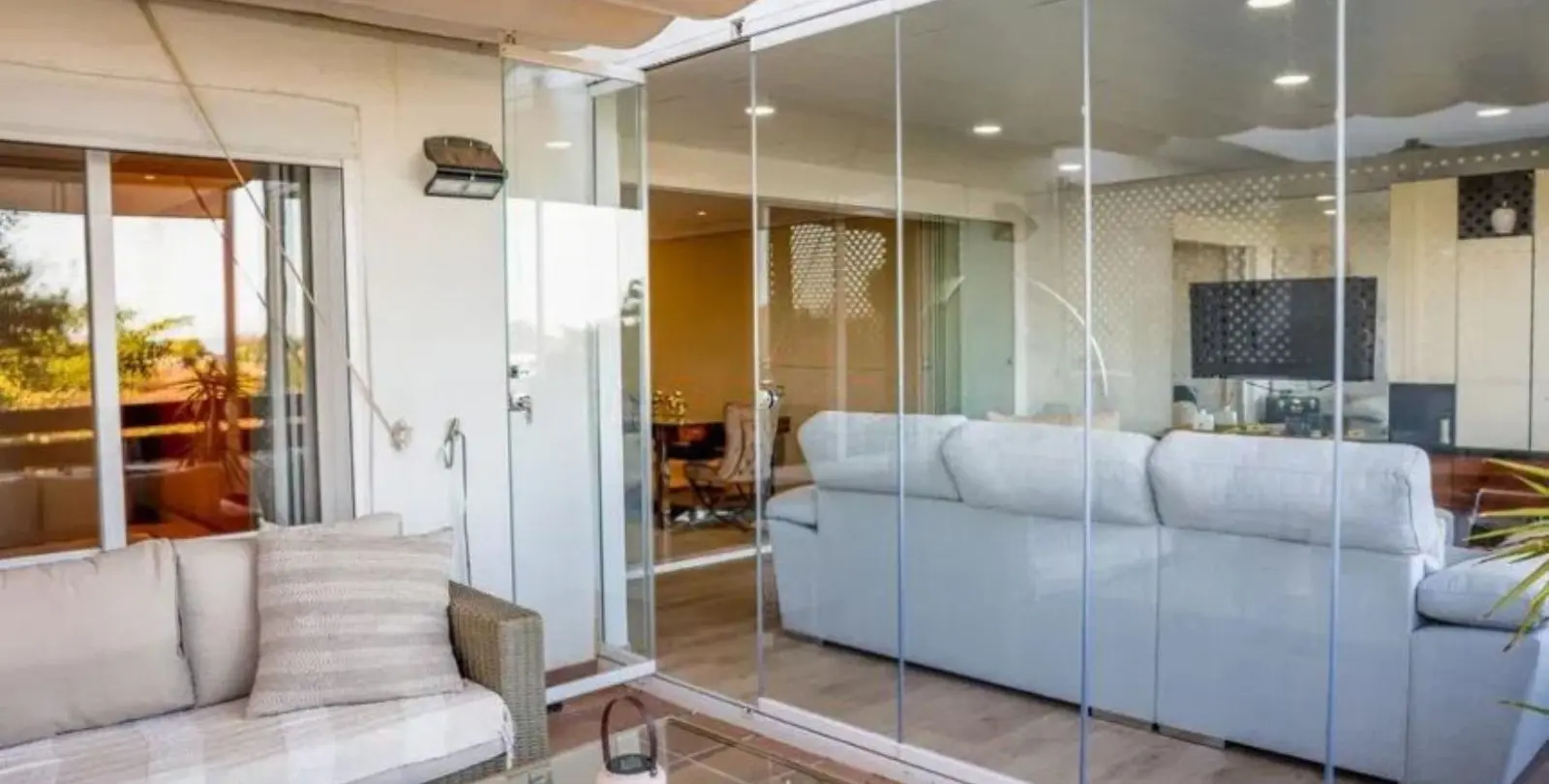 Venta de apartamento en planta media en Selwo 3