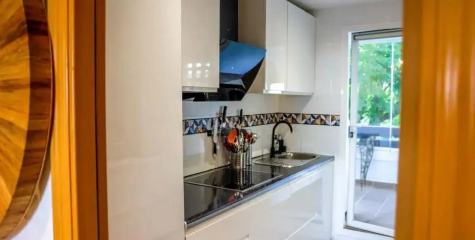 Venta de apartamento en planta media en Selwo 4