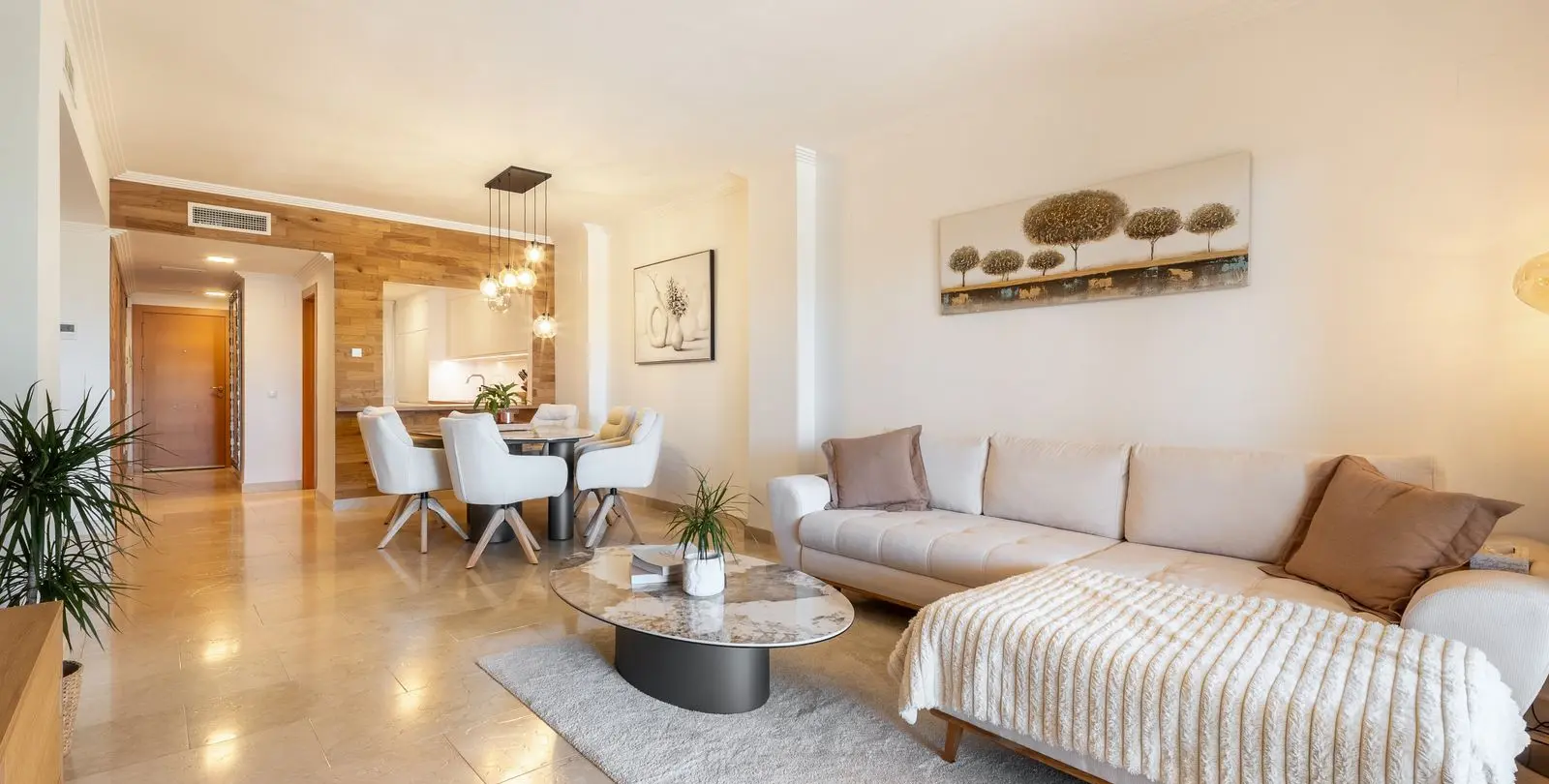 Sale of middle floor apartment in Benahavís 12