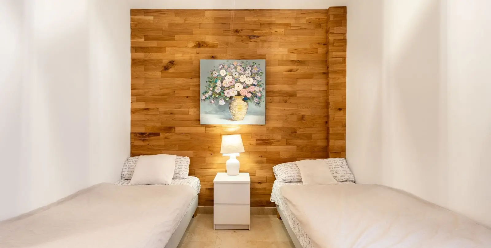 Sale of middle floor apartment in Benahavís 25