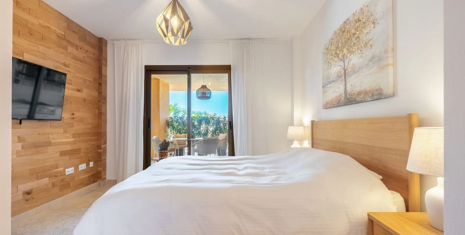 Sale of middle floor apartment in Benahavís 30