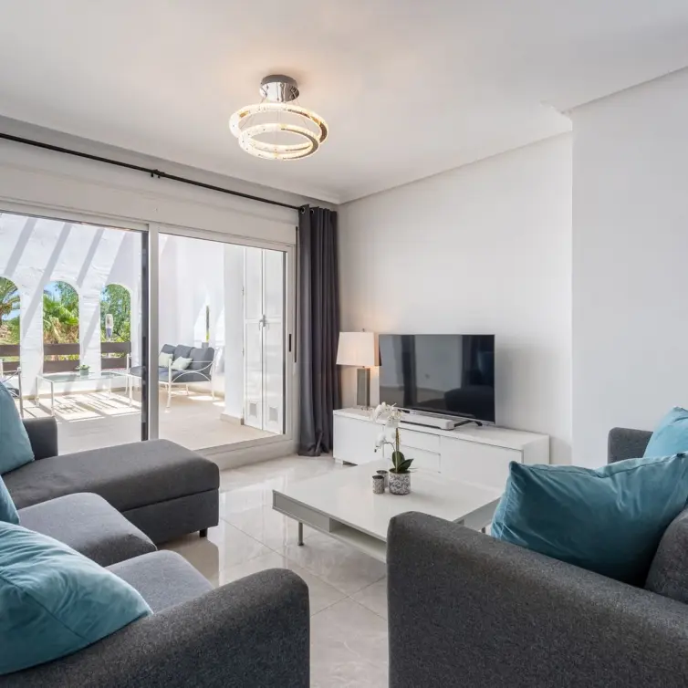 Sale of middle floor apartment in Nueva Andalucía