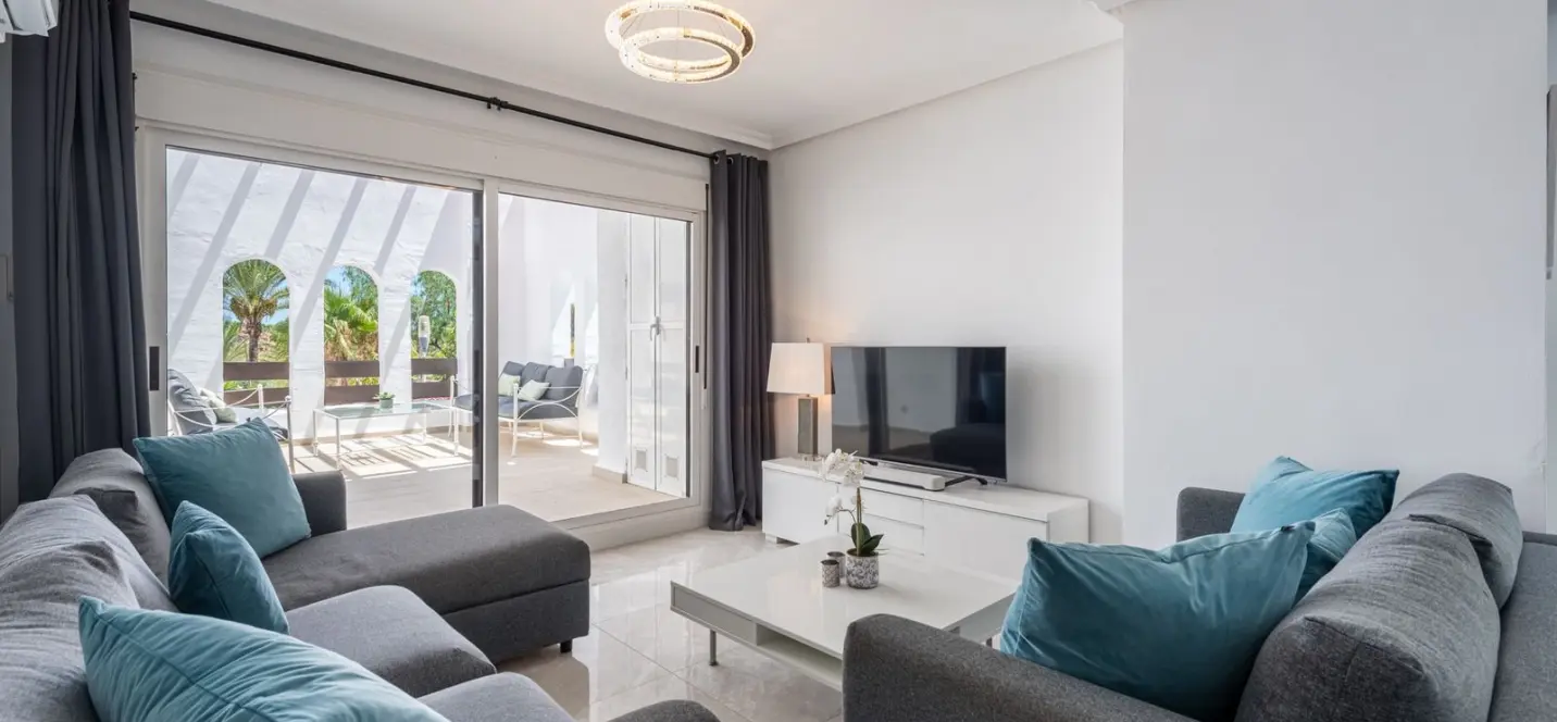Venta de apartamento en planta media en Nueva Andalucía 0