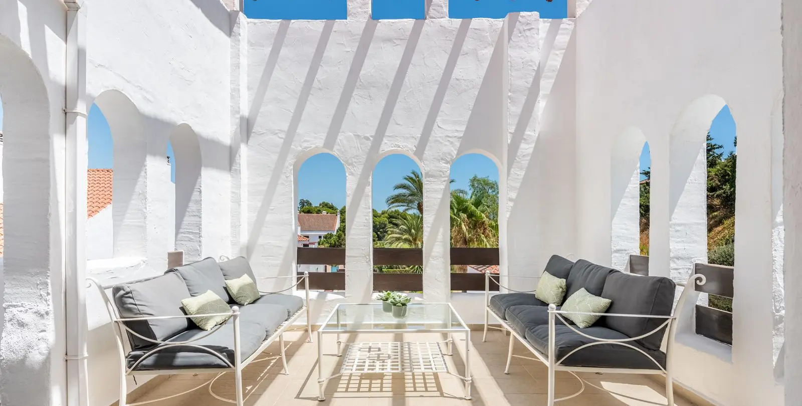 Venta de apartamento en planta media en Nueva Andalucía 5