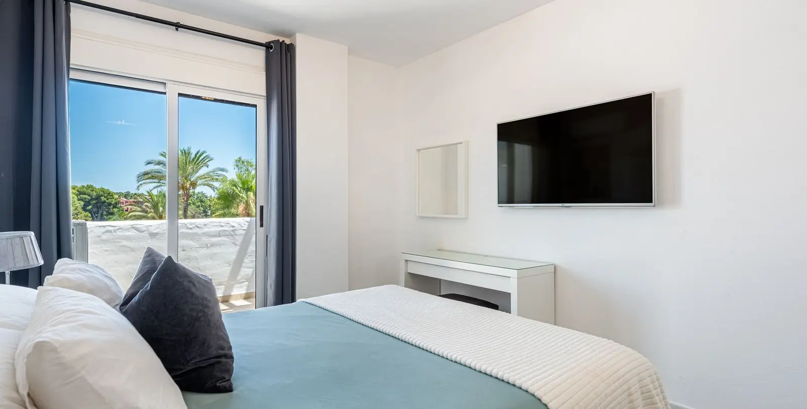 Venta de apartamento en planta media en Nueva Andalucía 10