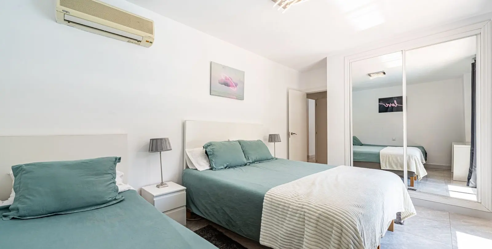 Venta de apartamento en planta media en Nueva Andalucía 13