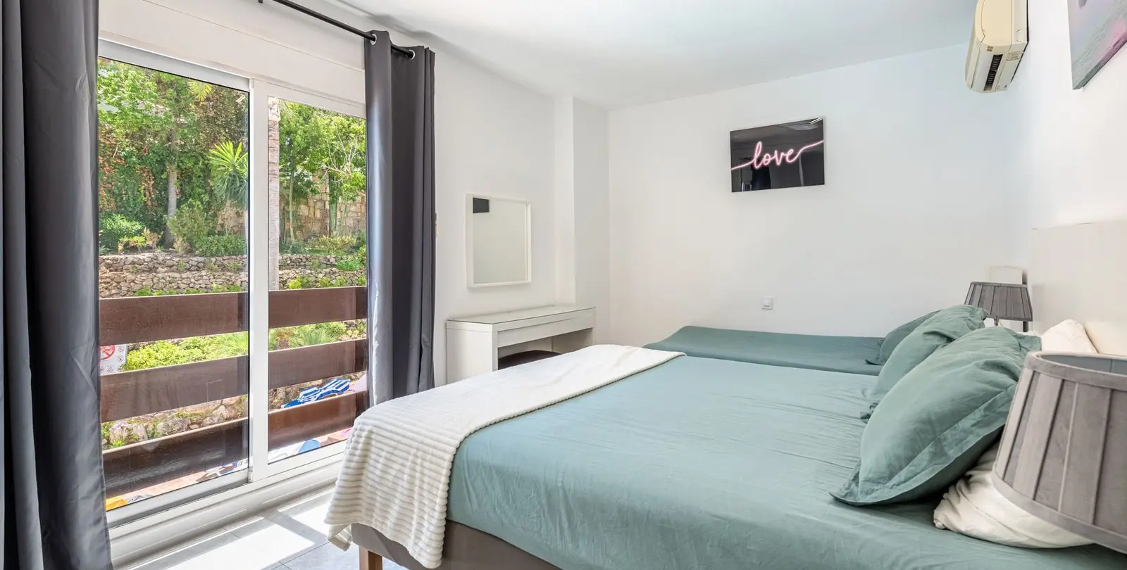 Venta de apartamento en planta media en Nueva Andalucía 14