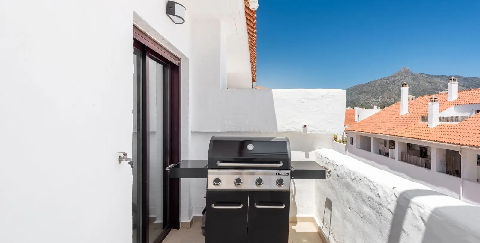 Venta de apartamento en planta media en Nueva Andalucía 17
