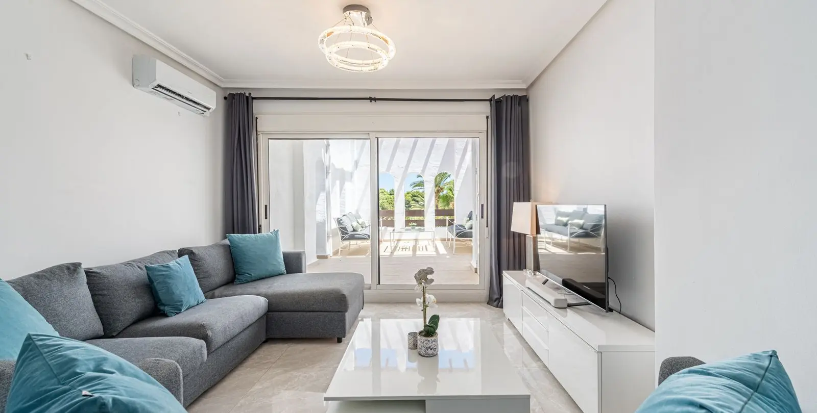 Venta de apartamento en planta media en Nueva Andalucía 21