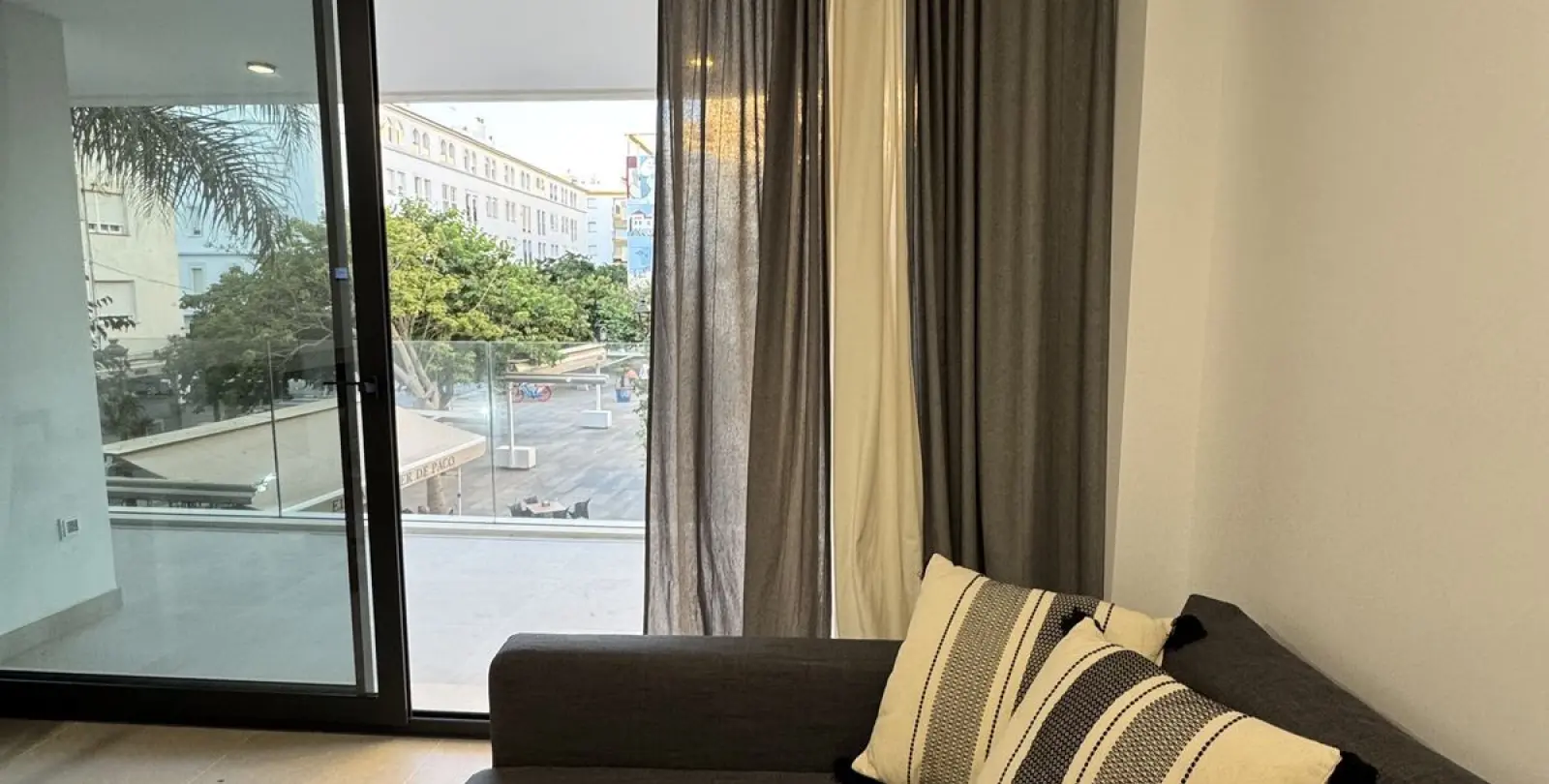 Продажа апартаментов на среднем этаже в Estepona 6