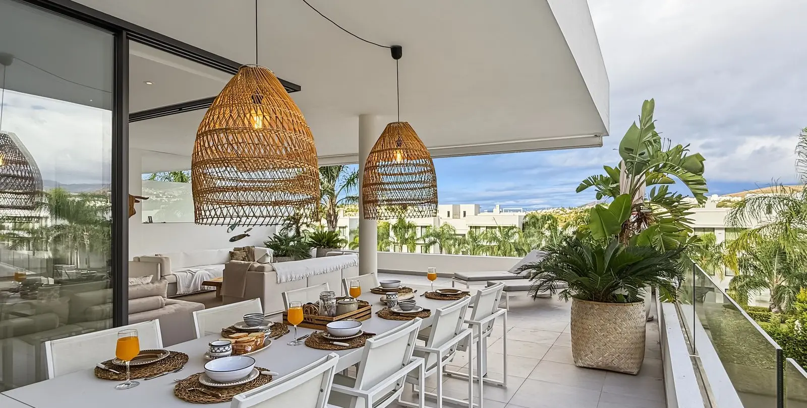 Продажа апартаментов на среднем этаже в Estepona 1