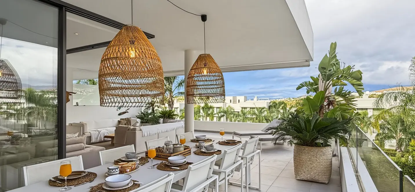 Продажа апартаментов на среднем этаже в Estepona 0