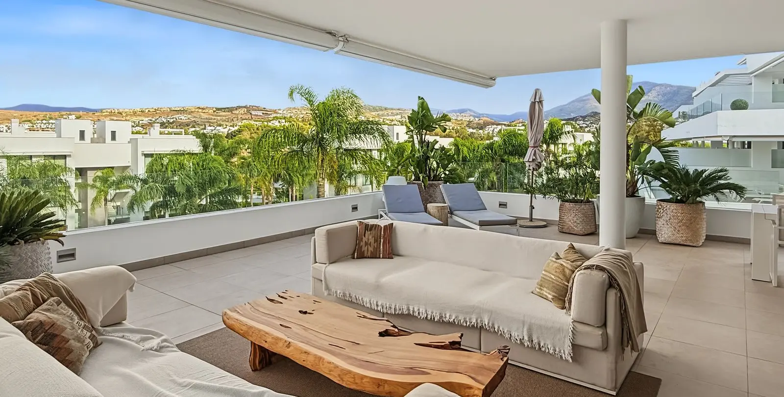 Продажа апартаментов на среднем этаже в Estepona 2