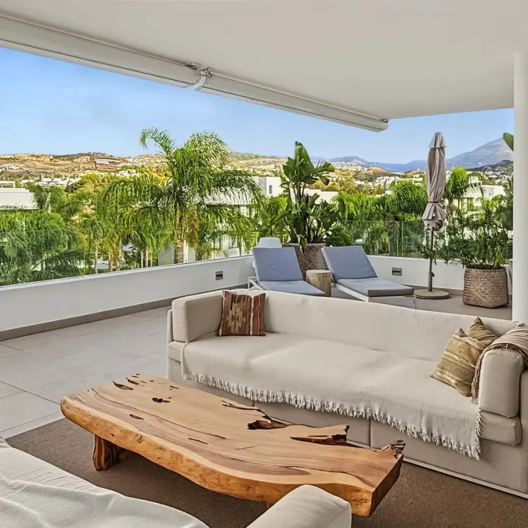 Продажа апартаментов на среднем этаже в Estepona