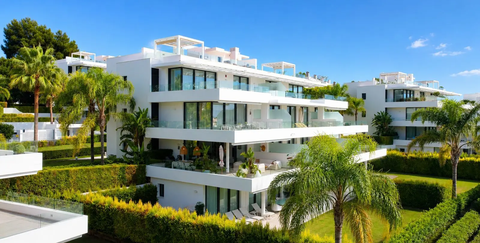 Продажа апартаментов на среднем этаже в Estepona 5