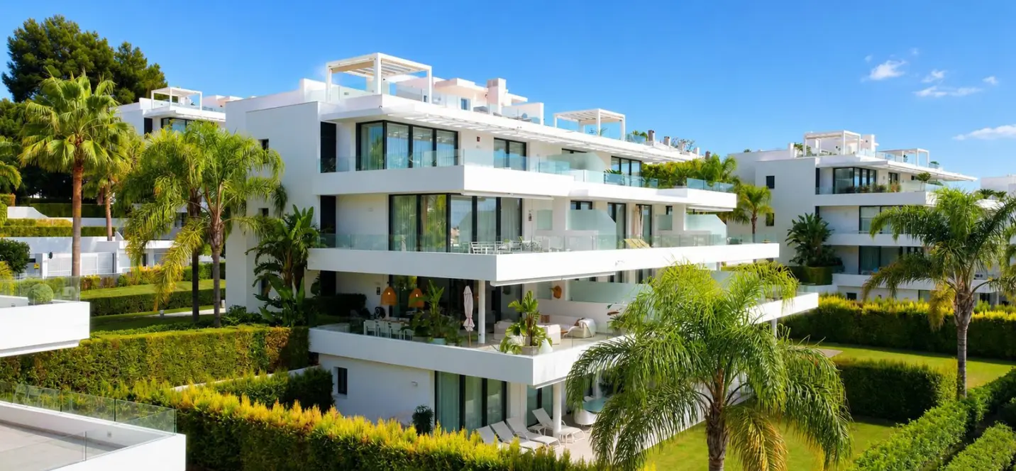 Продажа апартаментов на среднем этаже в Estepona 4