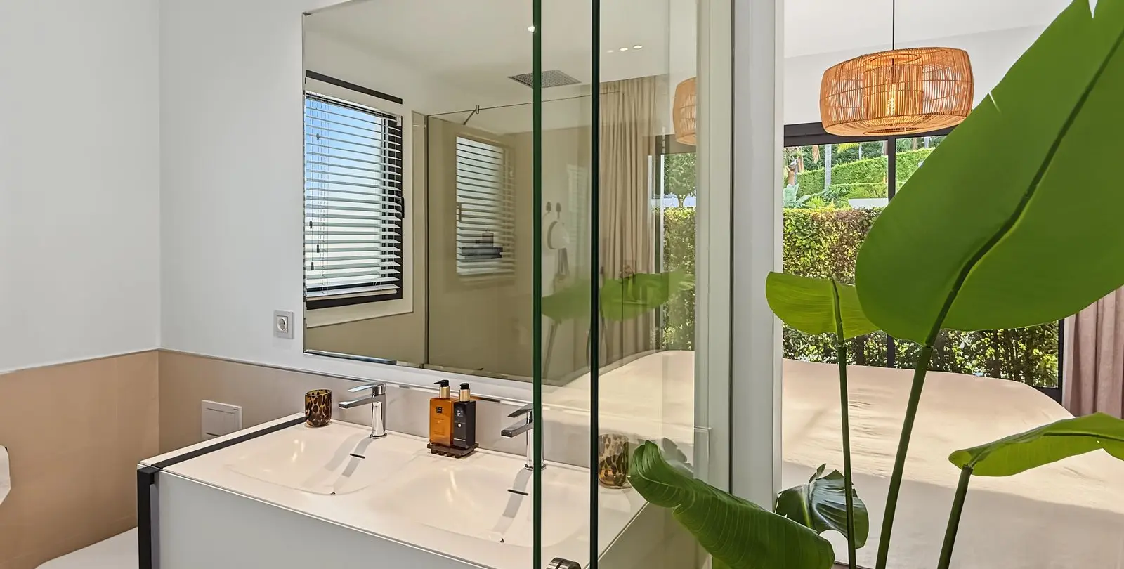 Продажа апартаментов на среднем этаже в Estepona 12