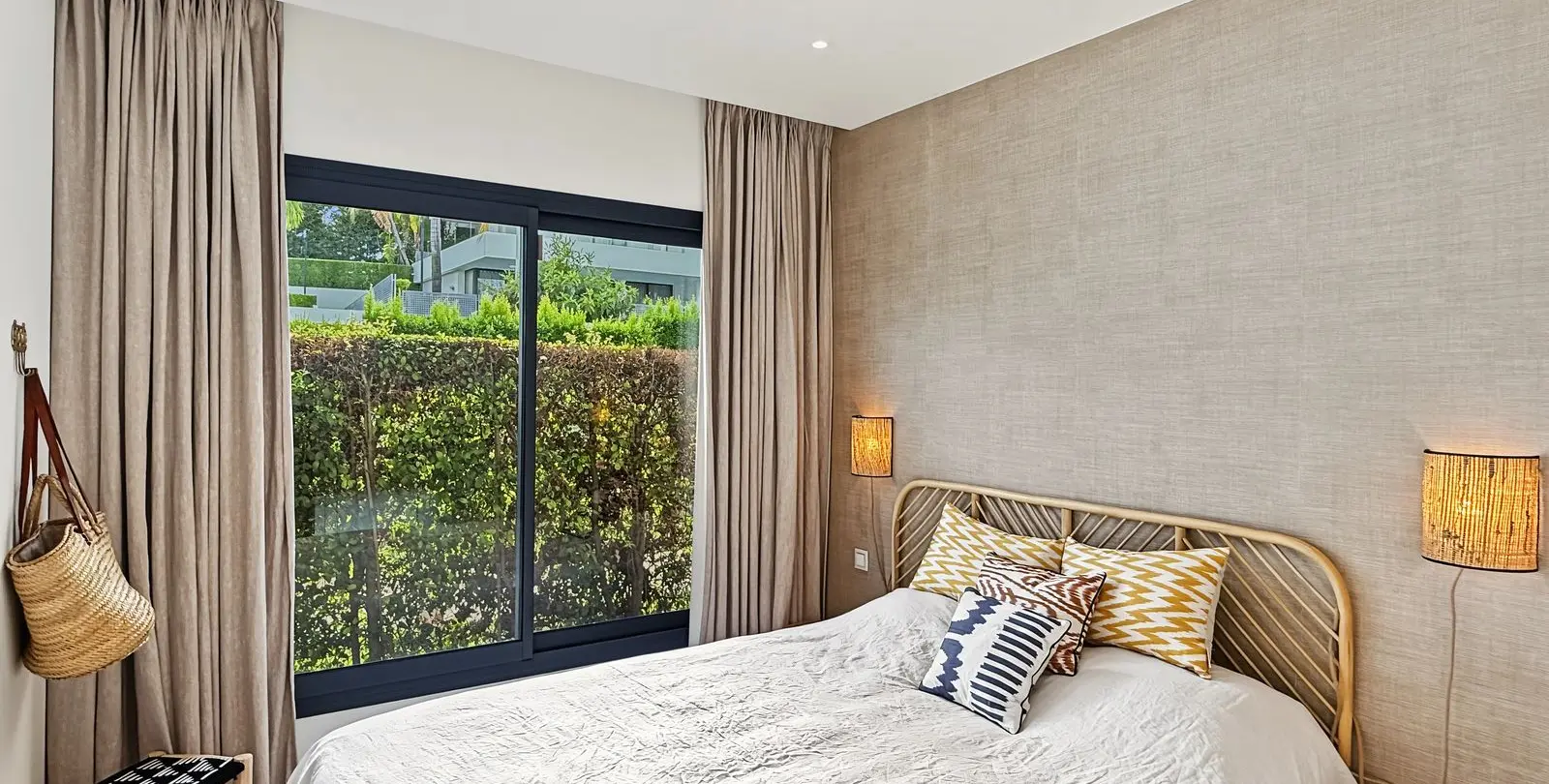 Продажа апартаментов на среднем этаже в Estepona 19