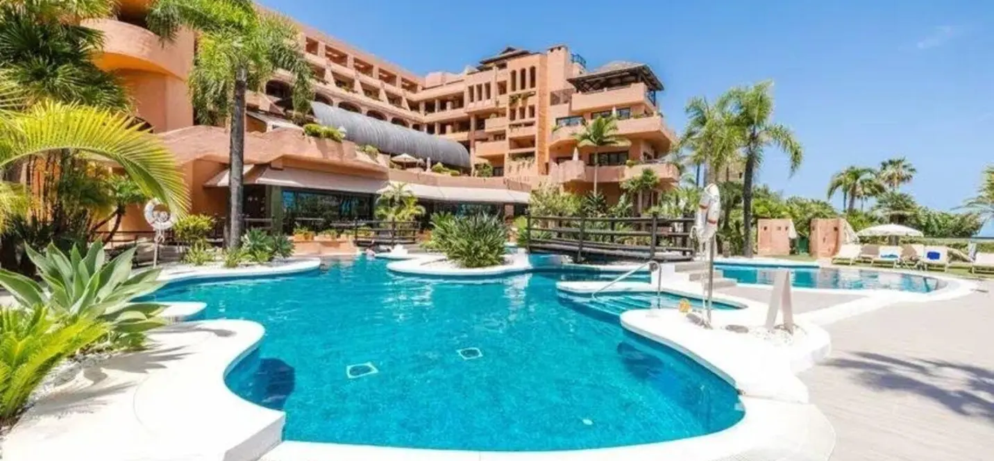 Sale of middle floor apartment in Estepona 0
