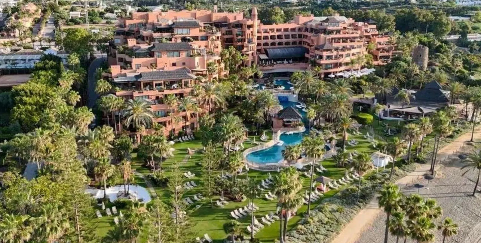 Sale of middle floor apartment in Estepona 2