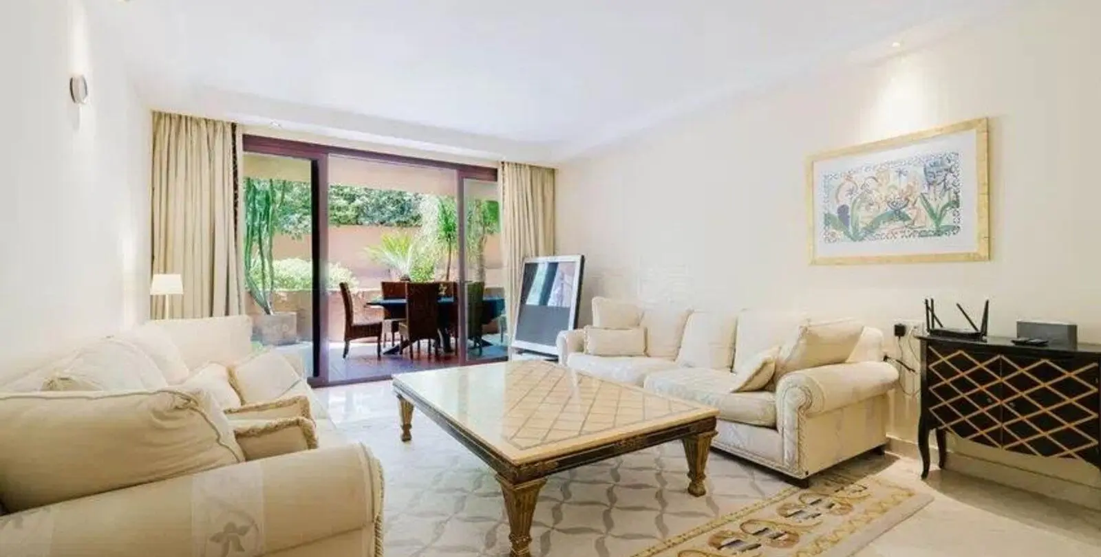 Sale of middle floor apartment in Estepona 4