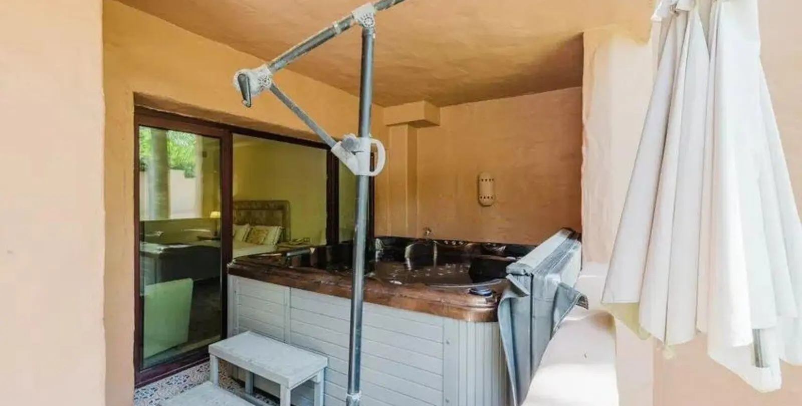 Sale of middle floor apartment in Estepona 6