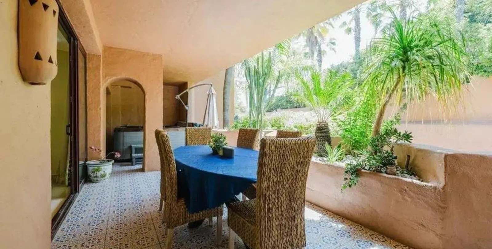 Sale of middle floor apartment in Estepona 7